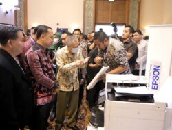 Wali Kota Surabaya Ajak Semua Daerah Bergandeng Tangan untuk Indonesia Cerdas