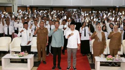 1.476 guru PPPK Pemkot Surabaya Menerima SK pengangkatan
