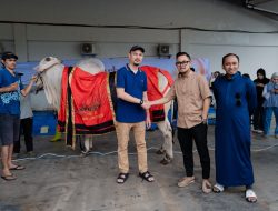 J99 Corp. bersama MS GLOW dan unit bisnis lainnya bagikan puluhan ribu paket daging kurban di 11 provinsi di seluruh Indonesia
