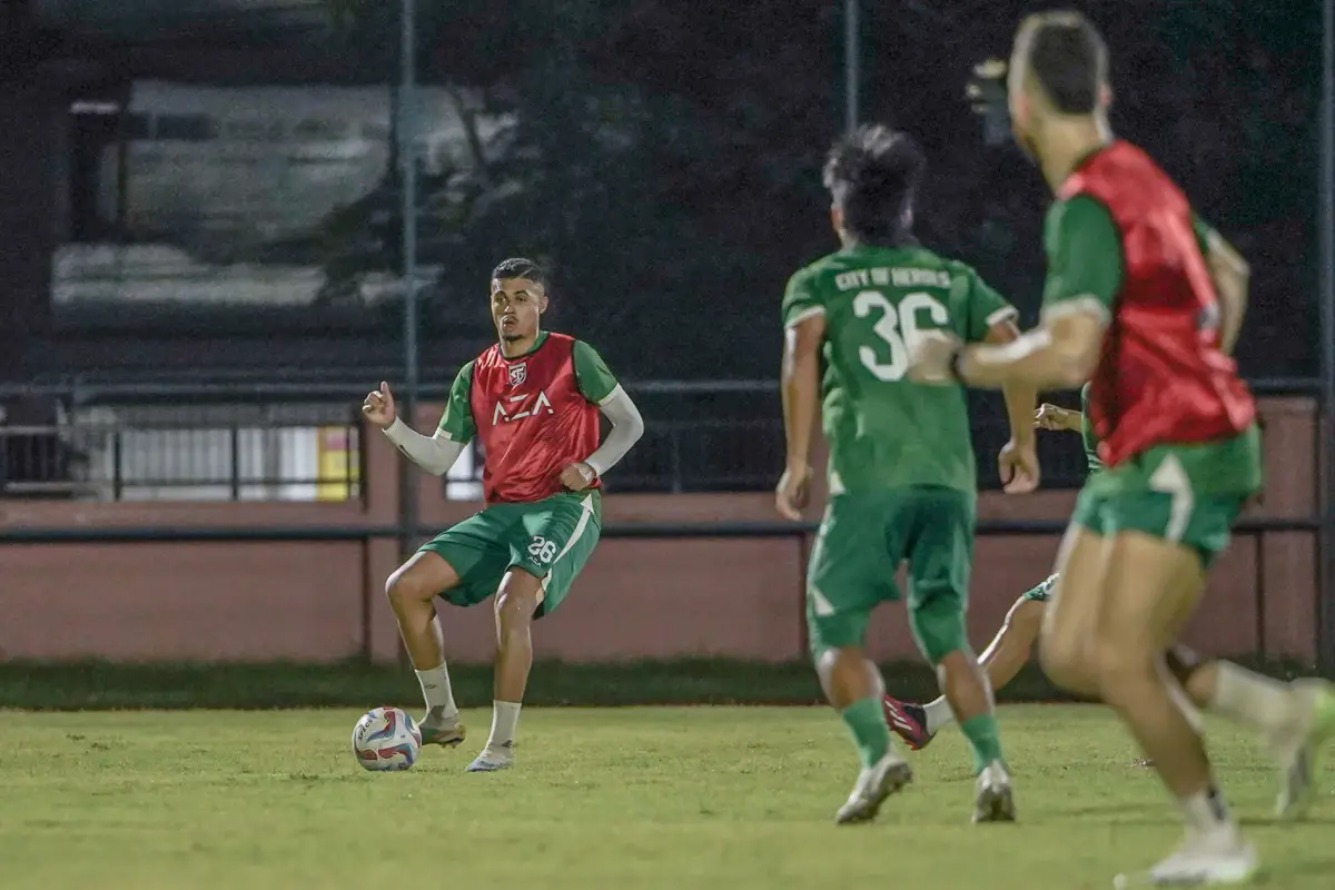 Yan Victor dalam sesi latihan game. (Persebaya)
