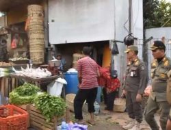 PKL Kuasai Trotoar Pasar Keputran, Satpol PP Surabaya Gelar Penertiban