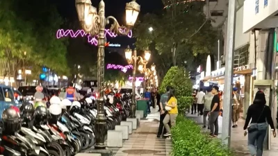Demi Atasi Kemacetan, Pemkot Surabaya Bakal Hapus Parkir Tepi Jalan Umum di Jalan Tunjungan