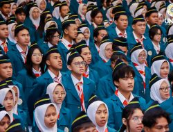 9.437 Mahasiswa Baru Unair Dikukuhkan, Rektor: Raih Prestasi dengan Moral