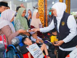 Khofifah Ingatkan Penerima Bansos Sumenep Tidak Gunakan Dana untuk Judi Online