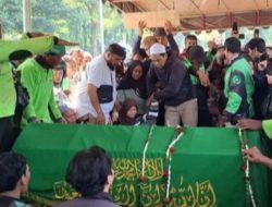 Ribuan Ojol Iringi Pemakaman Affan, Korban Tewas Tertabrak Kendaraan Brimob