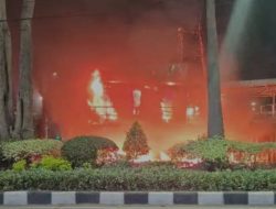 Aksi Solidaritas Berujung Anarkis, Sejumlah Pos Polisi di Surabaya Dibakar Massa
