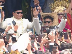 Momen Langka HUT ke-80 RI, Presiden Prabowo Bergoyang Bareng Undangan di Istana