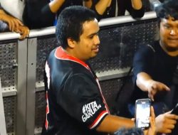 Kocak dan Bikin Heboh, Putra Bungsu Khofifah Curhat Mantan di Panggung NDX AKA