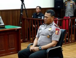 Kompol Kosmas Dipecat Polri Usai Ojol Tewas Terlindas Rantis Brimob