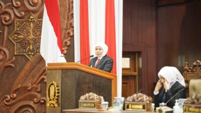 Khofifah Pimpin Doa Bersama di Paripurna DPRD Jatim untuk Korban Musala Ponpes Al-Khoziny Sidoarjo