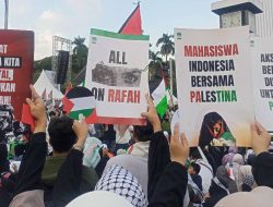 Ribuan Warga Padati Monas dalam Aksi Damai Bela Palestina, Suarakan ‘Free Palestine’