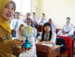 Pemerintah Naikkan Insentif Guru Honorer Rp100 Ribu per Bulan