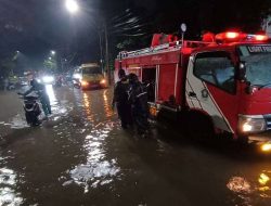 Cuaca Ekstrem, Damkar dan DLH Surabaya Siaga Atasi Genangan