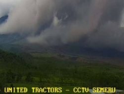 Status Siaga, Gunung Semeru Alami Awan Panas Guguran Sejauh 4 Km