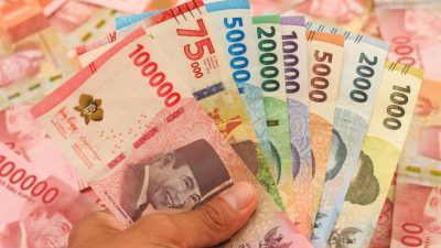 Imbas Kebijakan Trump, Rupiah Tertekan dan Mendekati Rp17.000 per Dolar AS