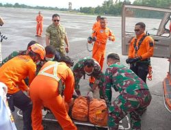 Tim SAR Evakuasi Korban Kecelakaan ATR 42-500 Lewat Jalur Udara di Pegunungan Lampeso