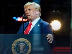 Trump Keluarkan Ancaman Tarif bagi Negara yang Masih Berbisnis dengan Iran