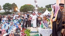 Ribuan Warga Jatim Terima Kurma Buka Puasa Hadiah Raja Salman di Masjid Al-Akbar Surabaya