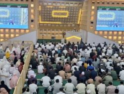 Ribuan Warga Surabaya Tunaikan Salat Id di Islamic Center Jatim
