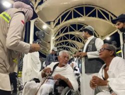 Tarif Kursi Roda di Masjidil Haram Meroket Saat Jemaah Padat