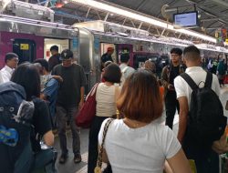 Libur Maulid Nabi, Stasiun Pasarturi dan Gubeng Dipadati Puluhan Ribu Pelanggan