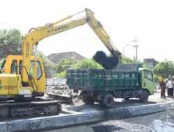 Pemkab Sidoarjo Kerahkan 8 Ekskavator, Sungai Rawan Banjir Mulai Dinormalisasi
