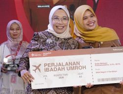 Inovasi AI dalam Pembelajaran Antar Guru Kimia SMAN 4 Surabaya Jadi Juara