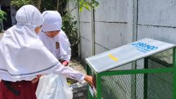 Mulai dari Botol Plastik, TTL Ajak Siswa Tambak Osowilangun Biasakan Pilah Sampah